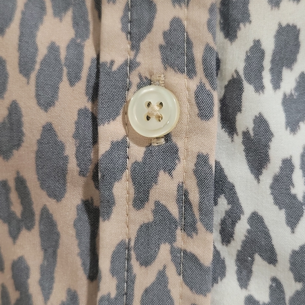 Chico's Leopard Print No-Iron Modal Blend Button Down Blouse Size 2 (Lg) Ombre - Picture 10 of 14